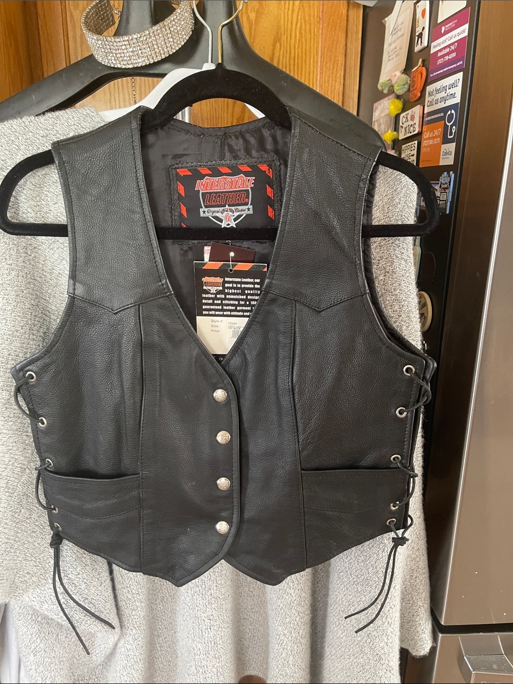 Interstate Leather Black Snap-Front Leather Vest Medium Womenโs